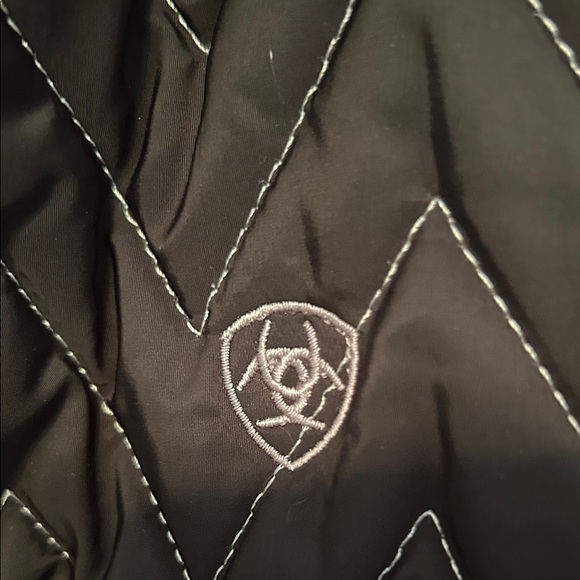 Ariat Women's Black Chevron Quilted Vest Size XS - Picture 3 of 7